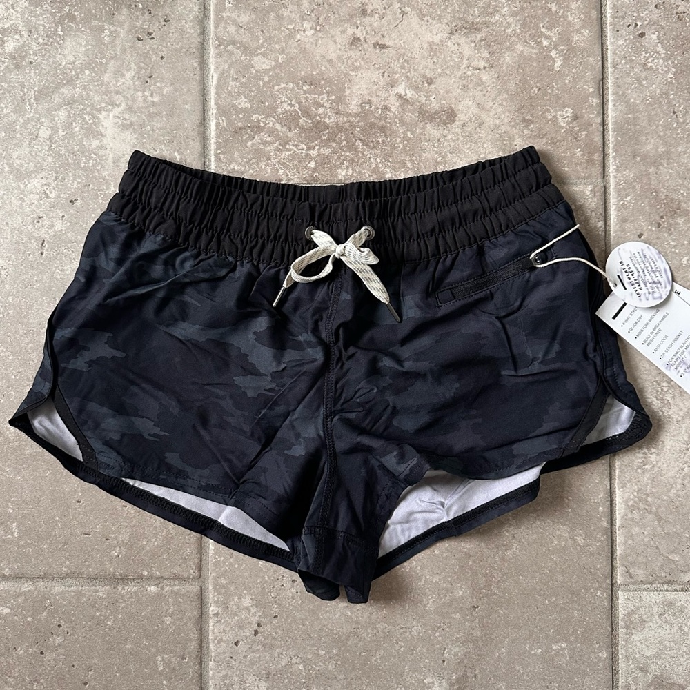 NWT - Vuori Clementine Short 2.5”